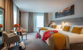 Отель Maldron Hotel Parnell Square Дублин Улучшенный четырехместный номер-4